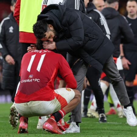 Joshua Zirkzee’s Emotional Reaction After FA Cup Penalty Miss