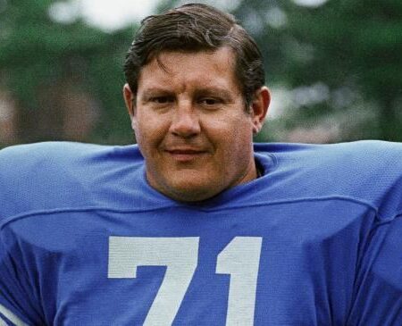 Dennis Bond: Former Football Star Dies at 77