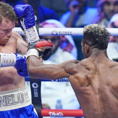 Canelo Alvarez Beats William Scull to Reclaim Undisputed Championship and Set Terence Crawford Fight