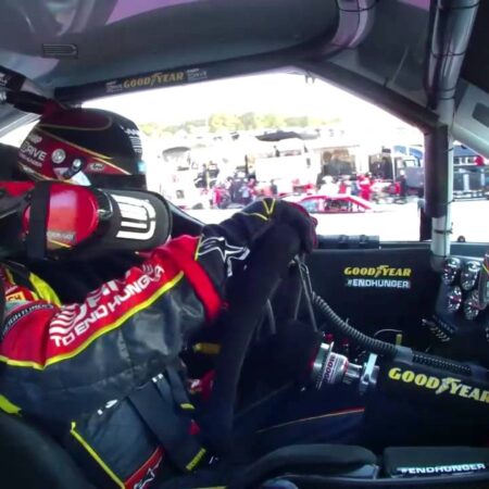 NASCAR ड्राइवरों का 140 डिग्री गर्म कॉकपिट में शांत रहने का रहस्य