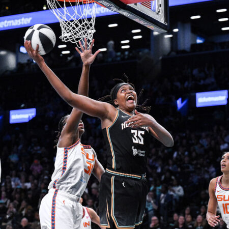 गैरी लाइनकर और बीबीसी के बीच विवाद गहराया: गाजा पर चर्चा के डर से मोहम्मद सलाह का इंटरव्यू रोका गया