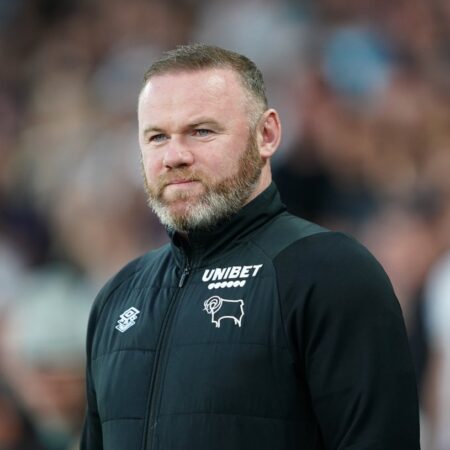 इबिज़ा में दोस्तों के साथ वेन रूनी