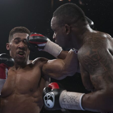 डिलियन व्हाइट ने जोशुआ और पार्कर के ऑफर ठुकरा कर मोसेस इटाउमा को चुना