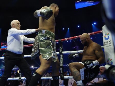 फ्रेज़र क्लार्क को जेमी टीकेवी से लड़ने का आदेश: ब्रिटिश हैवीवेट चैंपियनशिप