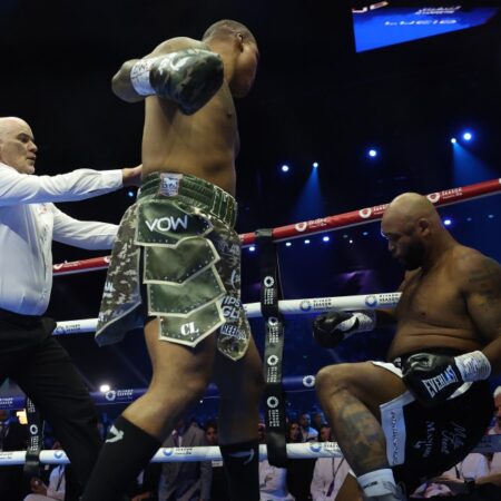 फ्रेज़र क्लार्क को जेमी टीकेवी से लड़ने का आदेश: ब्रिटिश हैवीवेट चैंपियनशिप