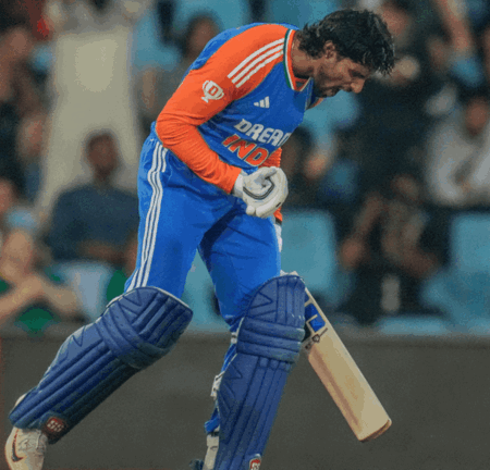एशिया कप फाइनल में शानदार प्रदर्शन के बाद तिलक वर्मा का हैदराबाद में नायक जैसा स्वागत