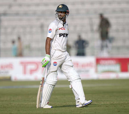 शान मसूद पर उठे सवाल: ‘मैं आगे से नेतृत्व नहीं कर रहा’ – पाकिस्तान कप्तान का प्रेस कॉन्फ्रेंस में जवाब